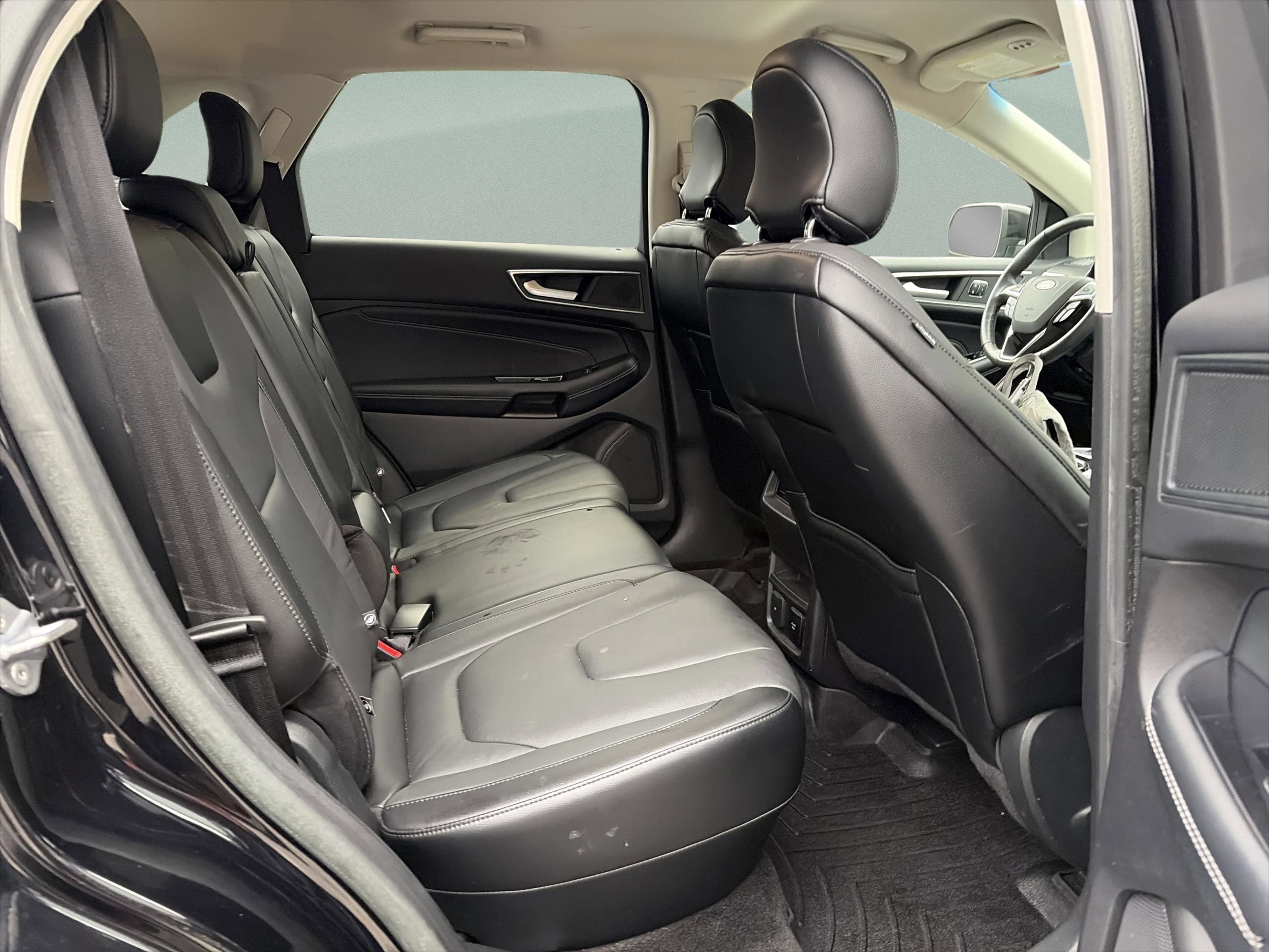 Used 2018 Ford Edge Titanium w/ Technology Package image 16