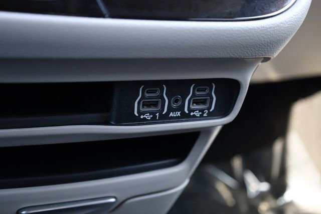 Used 2023 Chrysler Pacifica Touring-L image 24
