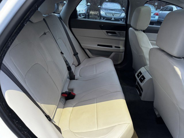 Used 2017 Jaguar XF RWD image 28