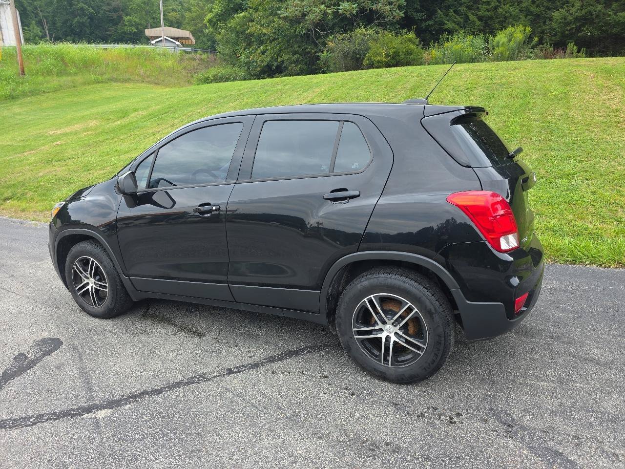 Used 2018 Chevrolet Trax LS FWD image 6