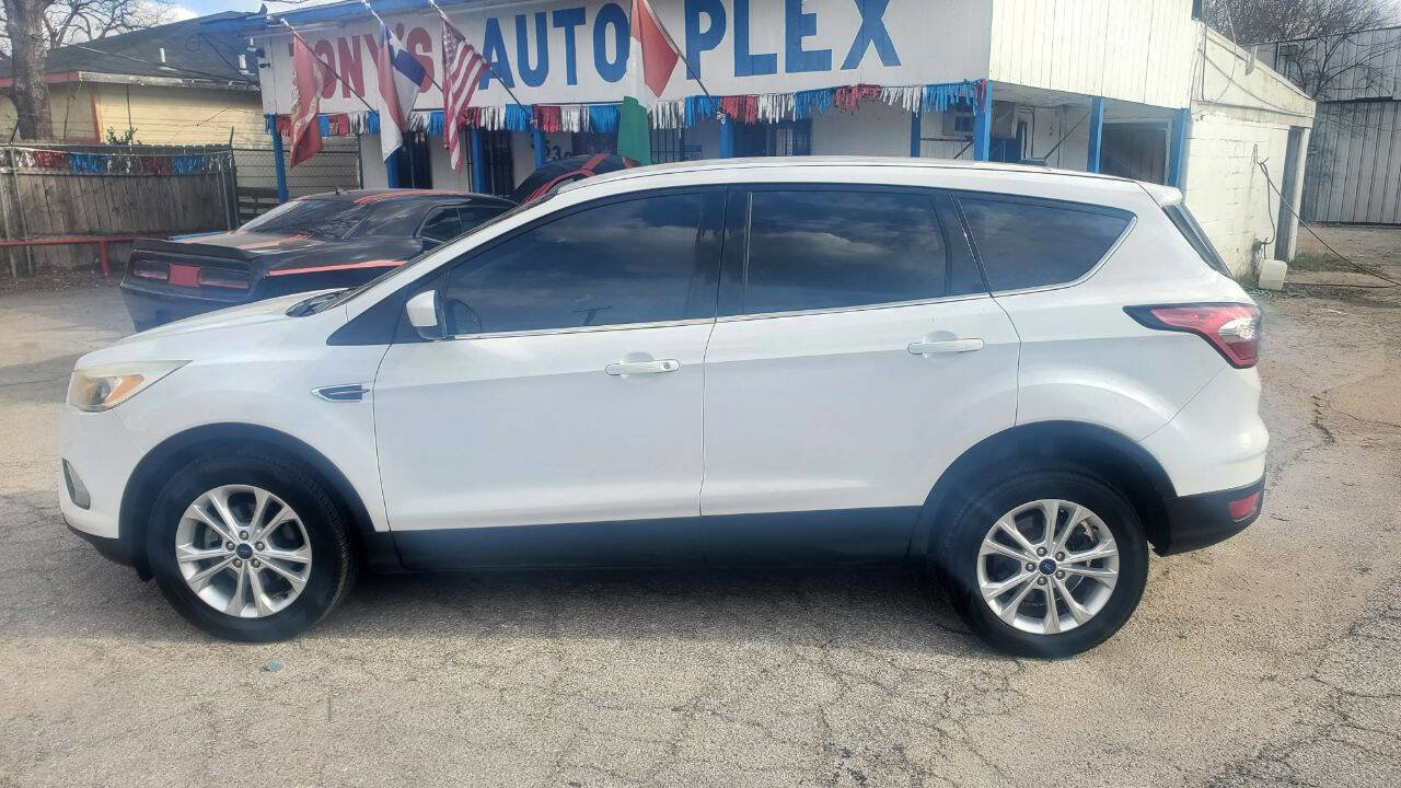 Used 2017 Ford Escape SE FWD image 6