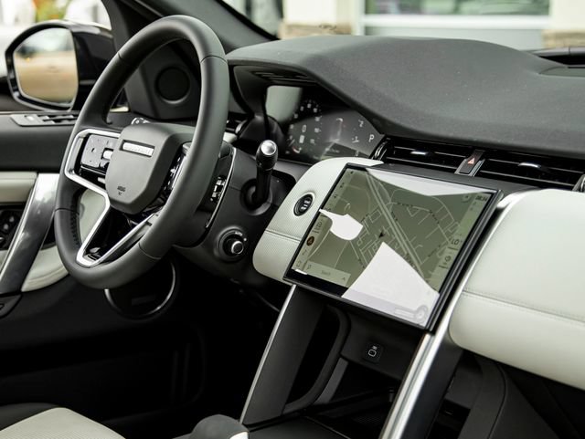 New 2026 Land Rover Discovery Sport Landmark AWD/4WD image 39