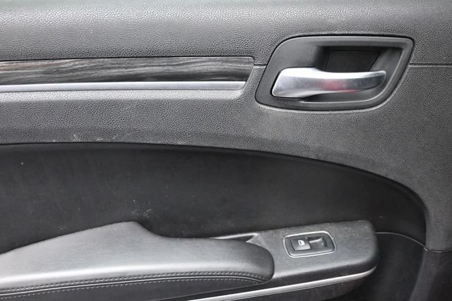 Used 2019 Chrysler 300 Touring w/ Chrome Appearance Package RWD image 13
