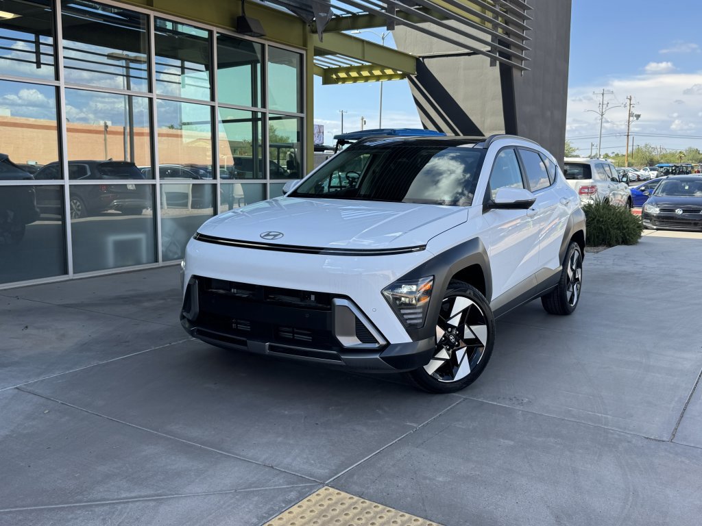 Used 2024 Hyundai Kona Limited image 2