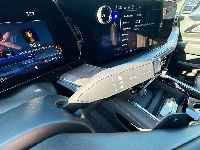 New 2025 Chevrolet Suburban Premier image 18