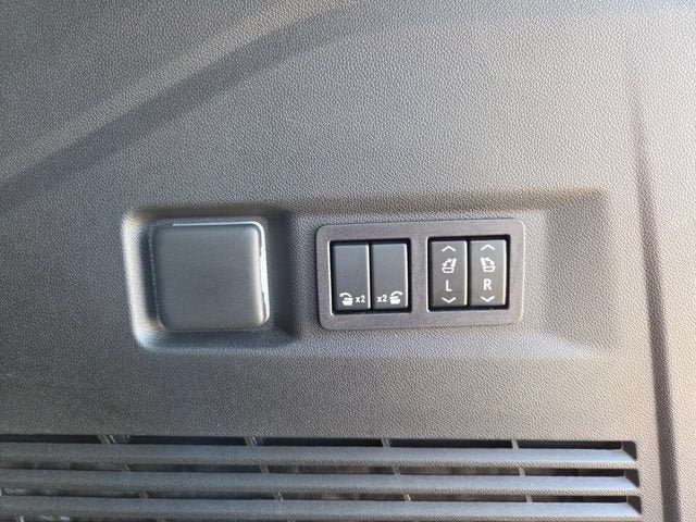 Used 2026 GMC Yukon Denali AWD/4WD image 21