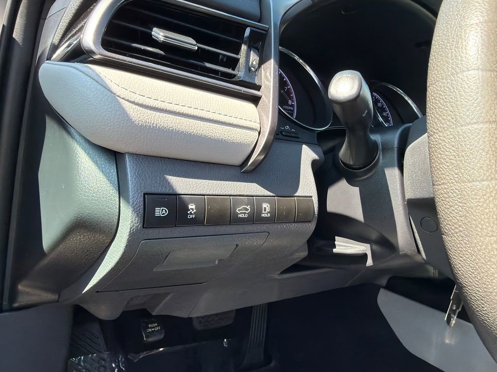Used 2019 Toyota Camry LE image 27