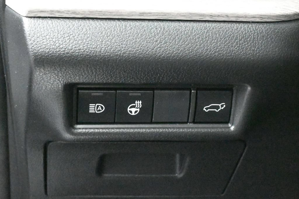 Used 2025 Toyota Grand Highlander AWD image 16