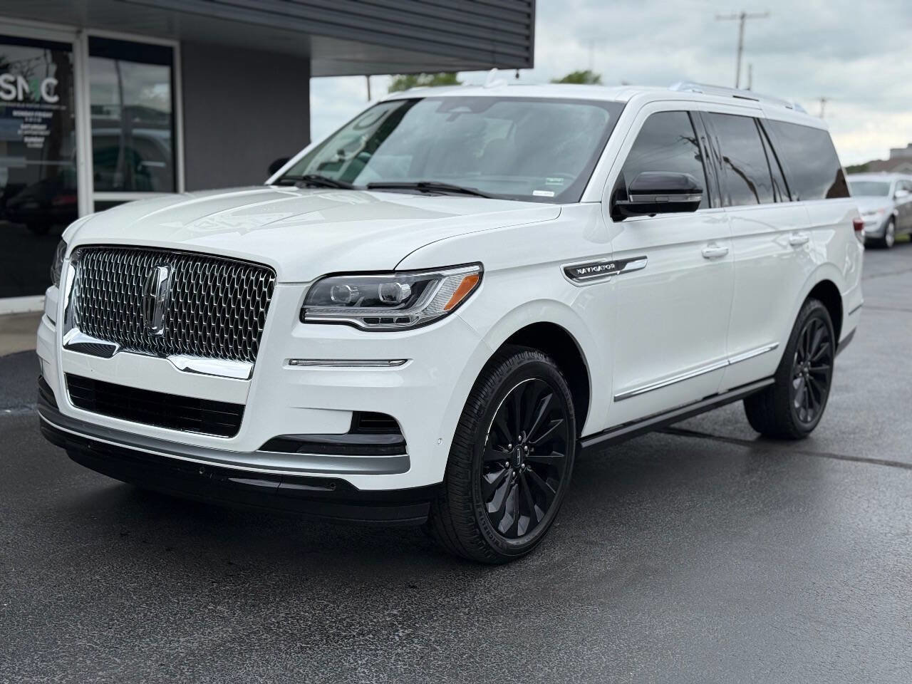 Used 2022 Lincoln Navigator Reserve image 4