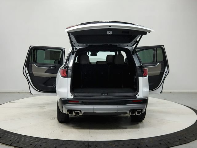 Used 2026 GMC Acadia Elevation w/ Elevation Premium Package FWD image 14