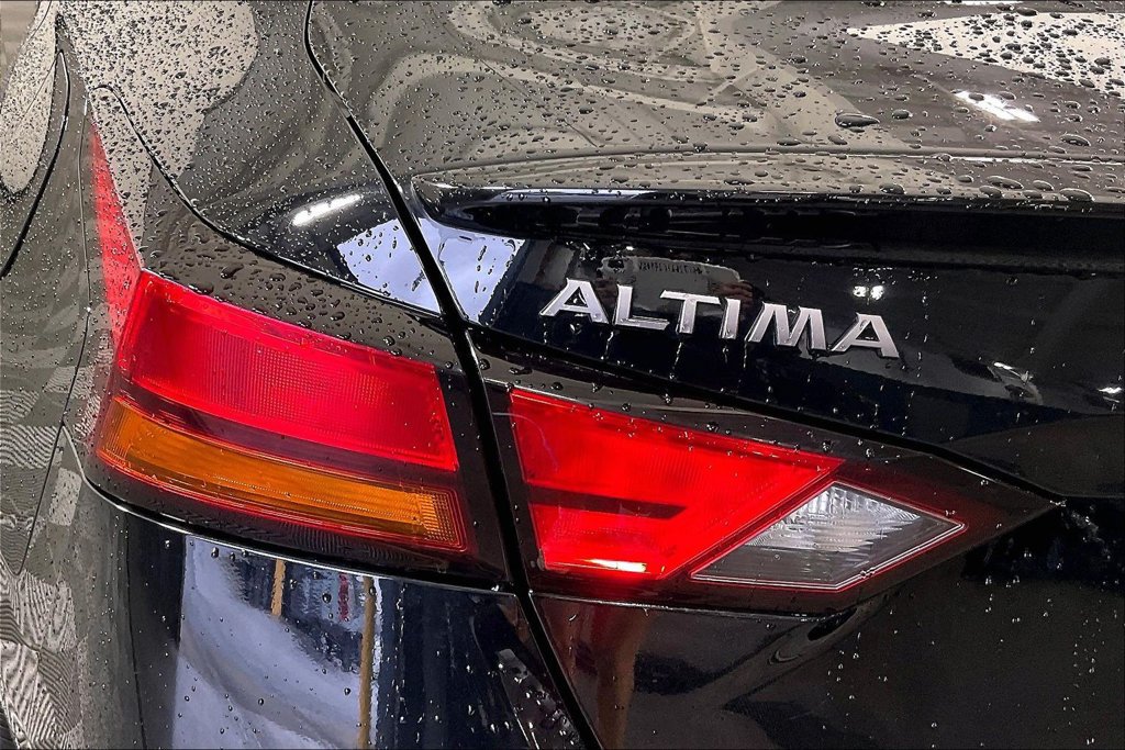 Used 2025 Nissan Altima 2.5 SV w/ SV Special Edition Package AWD/4WD image 39