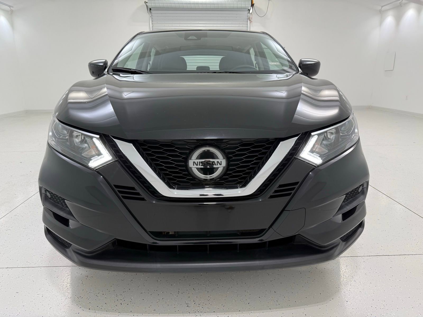 Used 2020 Nissan Rogue Sport S image 2