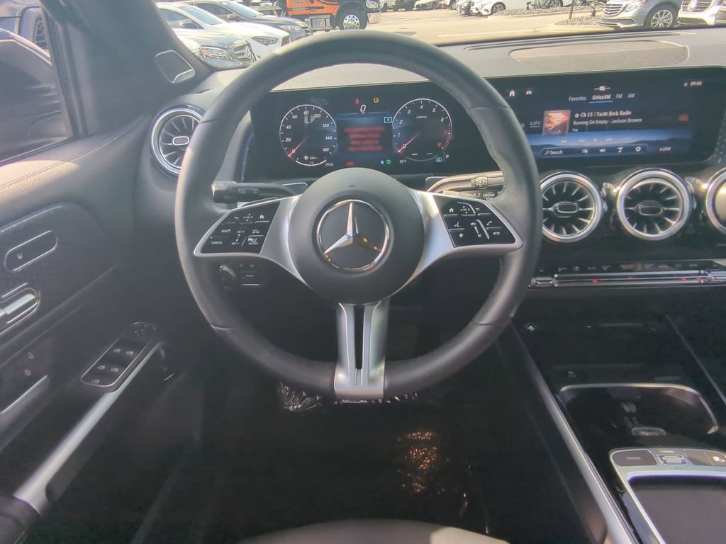 Used 2024 Mercedes-Benz GLB 250 4MATIC image 3