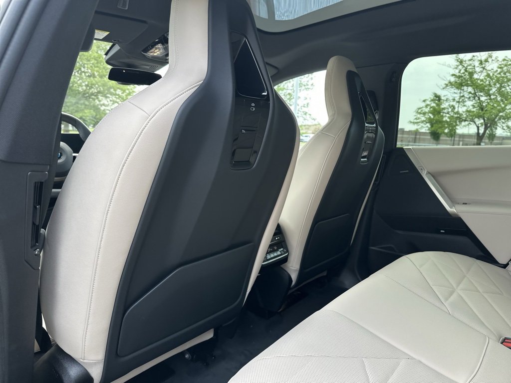 New 2026 BMW iX xDrive60 image 21