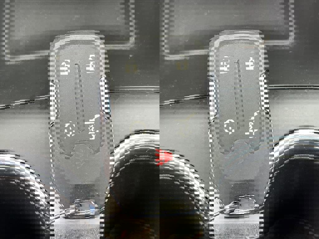 Used 2022 GMC Terrain SLE w/ Driver Convenience Package image 13