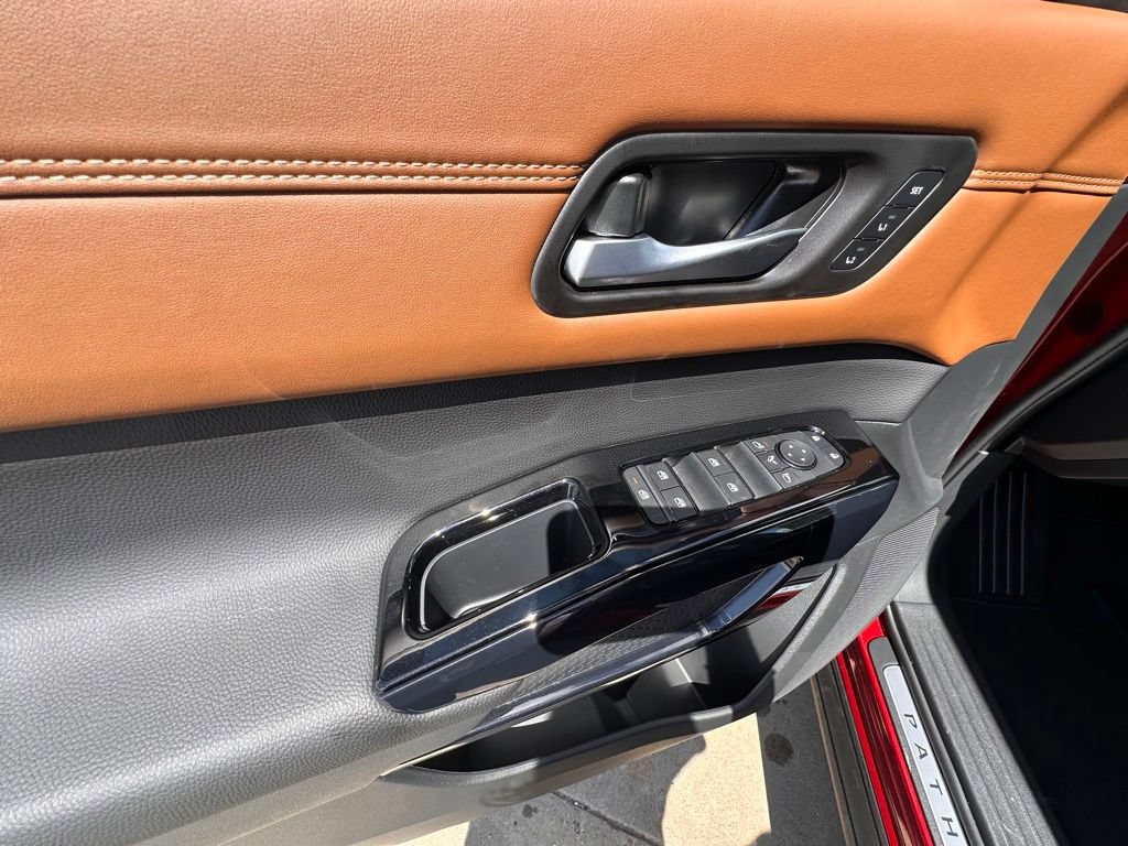 New 2026 Nissan Pathfinder Platinum AWD/4WD image 14