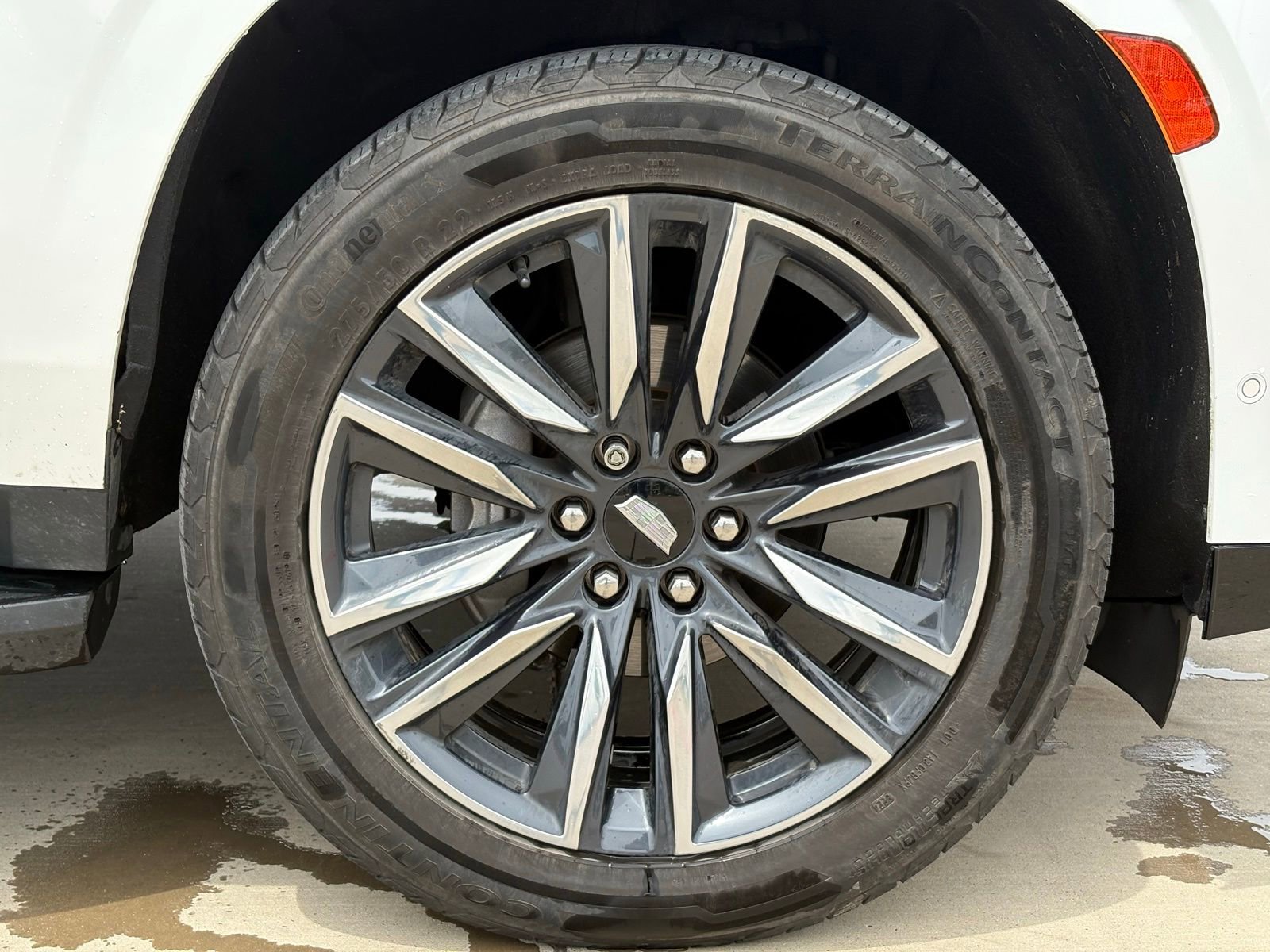 Used 2023 Cadillac Escalade ESV Sport w/ Heavy-Duty Trailer Package AWD/4WD image 9