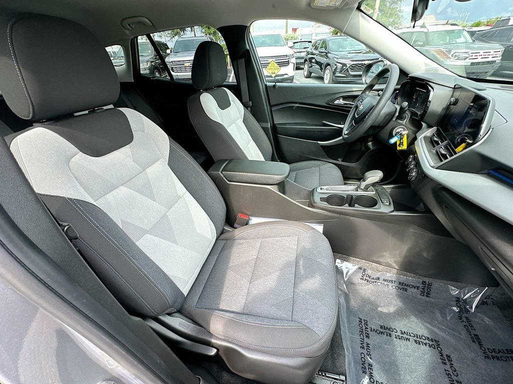 Certified 2024 Chevrolet Trax LS w/ LS Convenience Package FWD image 25