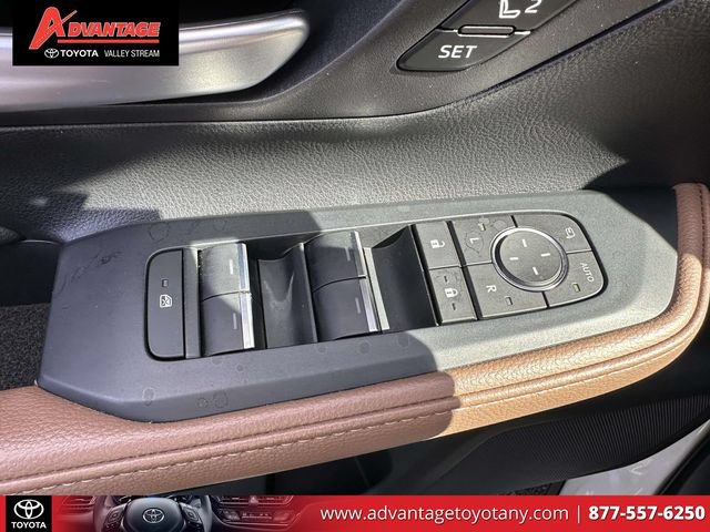 Used 2024 Toyota Grand Highlander AWD image 23