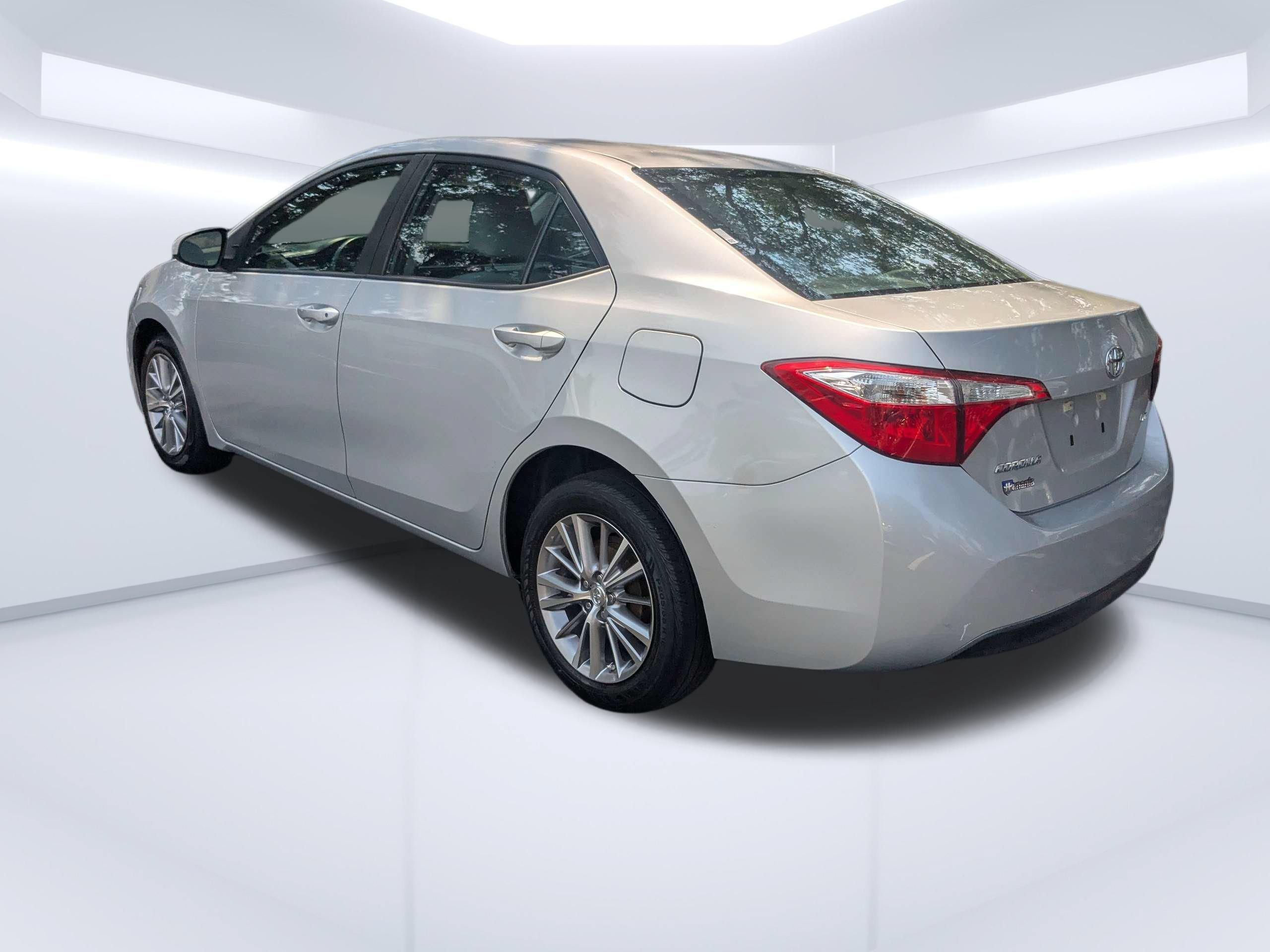 Used 2015 Toyota Corolla LE FWD image 6