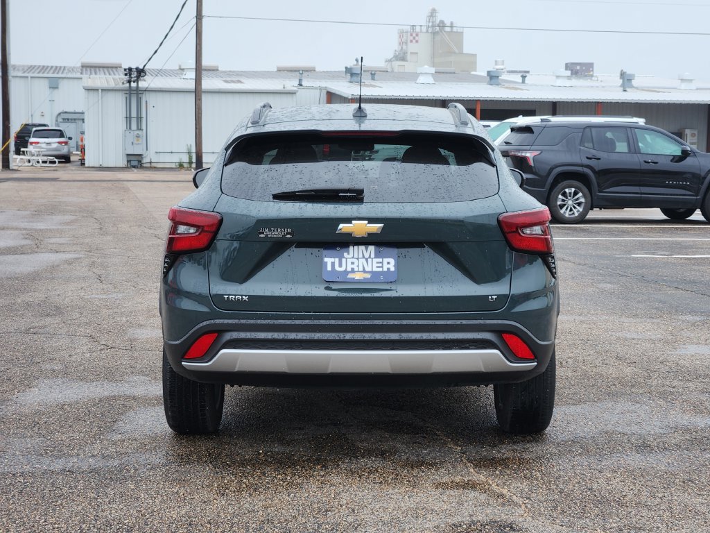 Used 2025 Chevrolet Trax LT FWD image 6