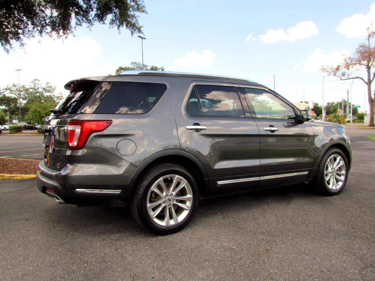 Used 2018 Ford Explorer Limited w/ Equipment Group 301A image 9