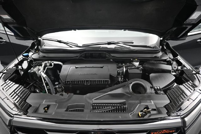 Certified 2025 Honda Pilot TrailSport image 37