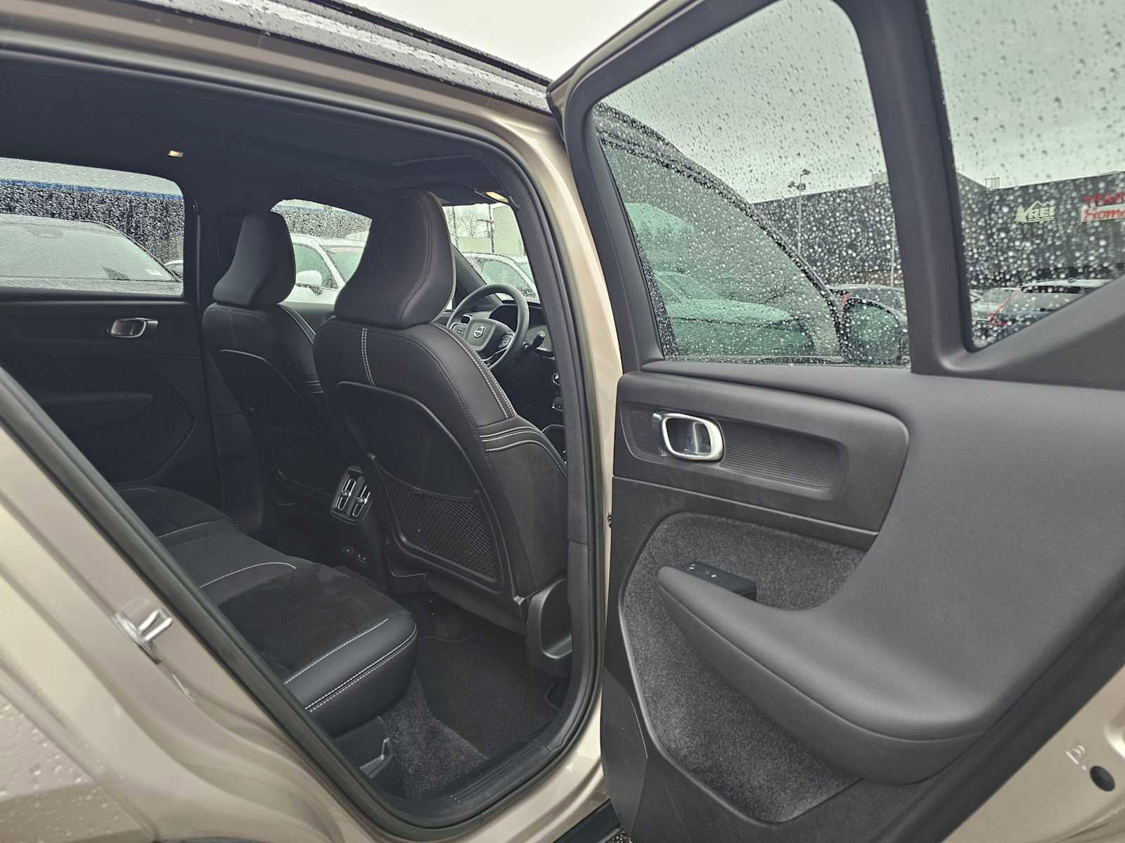 Certified 2023 Volvo XC40 Recharge Plus image 12