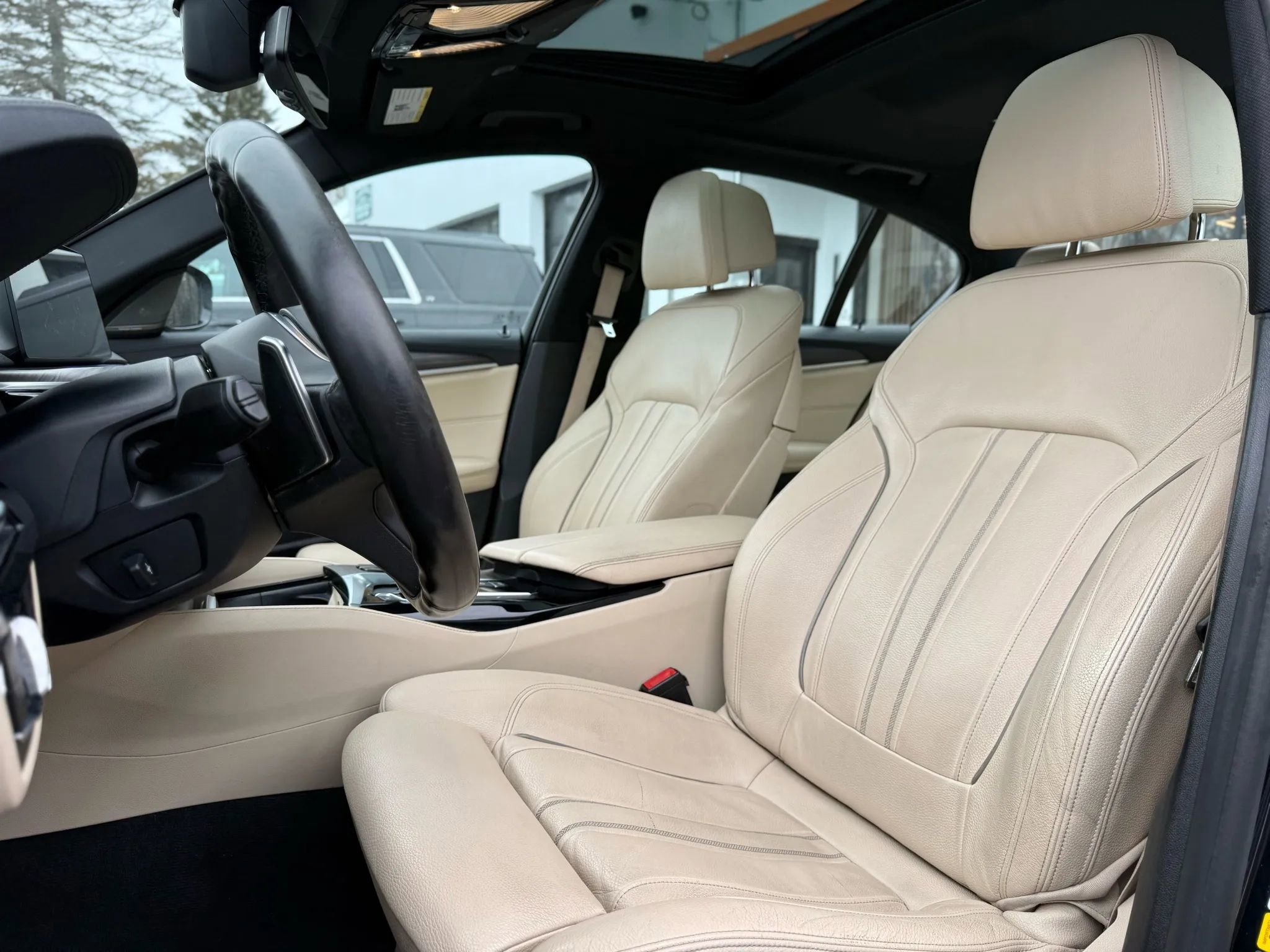 Used 2017 BMW 540i xDrive image 29