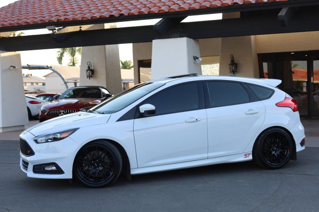 Used 2017 Ford Focus ST w/ Equipment Group 401A FWD image 5