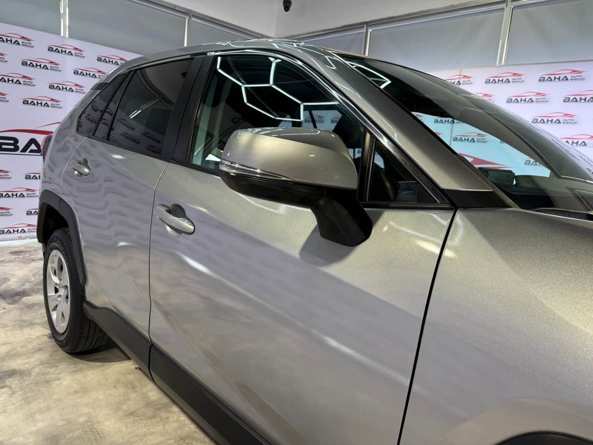 Used 2022 Toyota RAV4 LE image 12