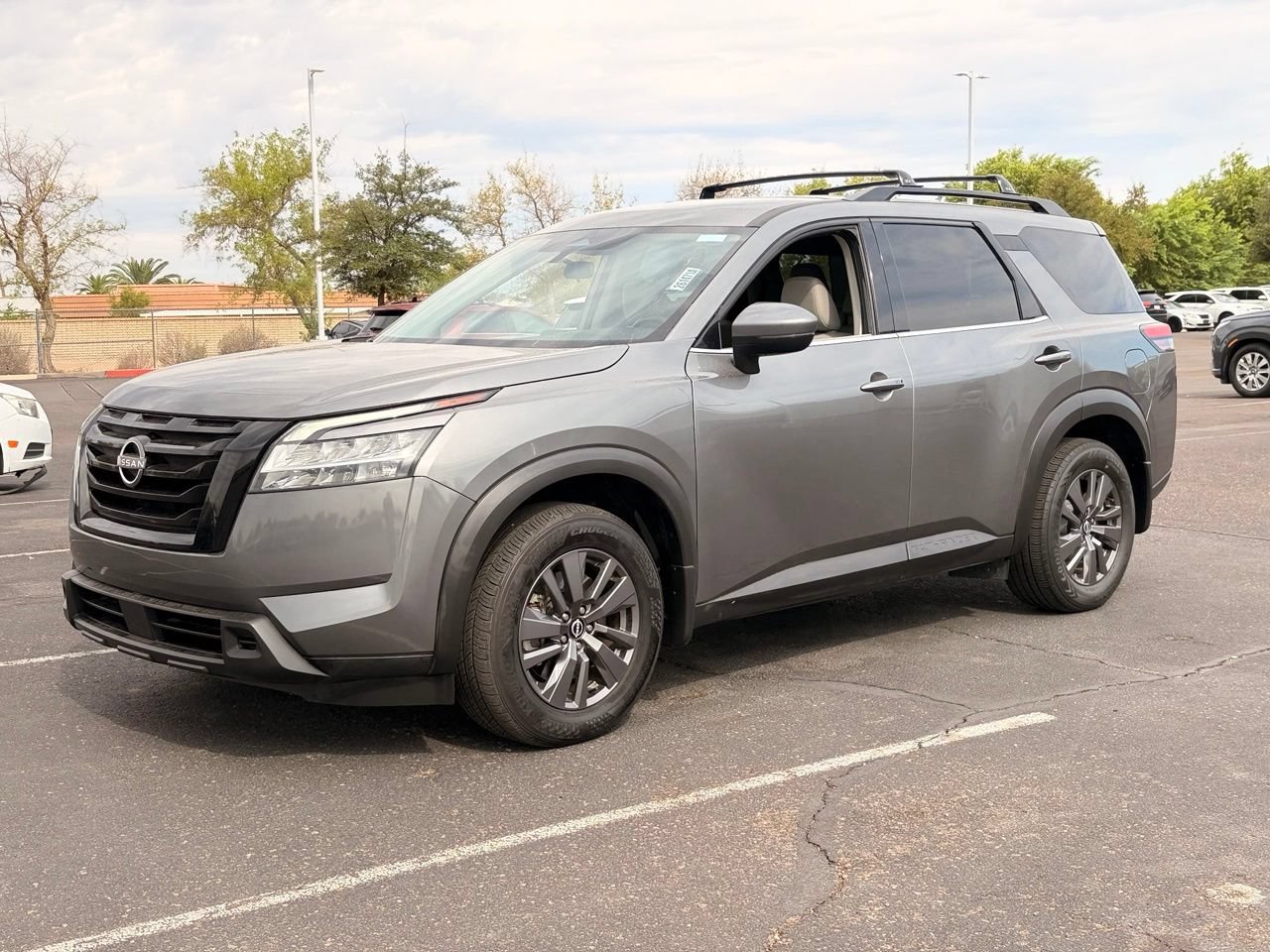 Certified 2022 Nissan Pathfinder SV w/ SV Black Package FWD image 2