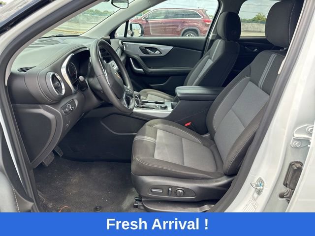 Used 2025 Chevrolet Blazer LT image 2