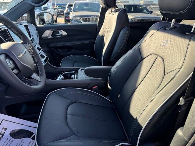 New 2026 Chrysler Pacifica Limited w/ S Appearance Package image 29