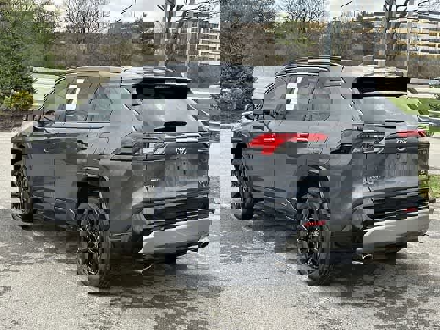 Used 2025 Toyota RAV4 SE image 22