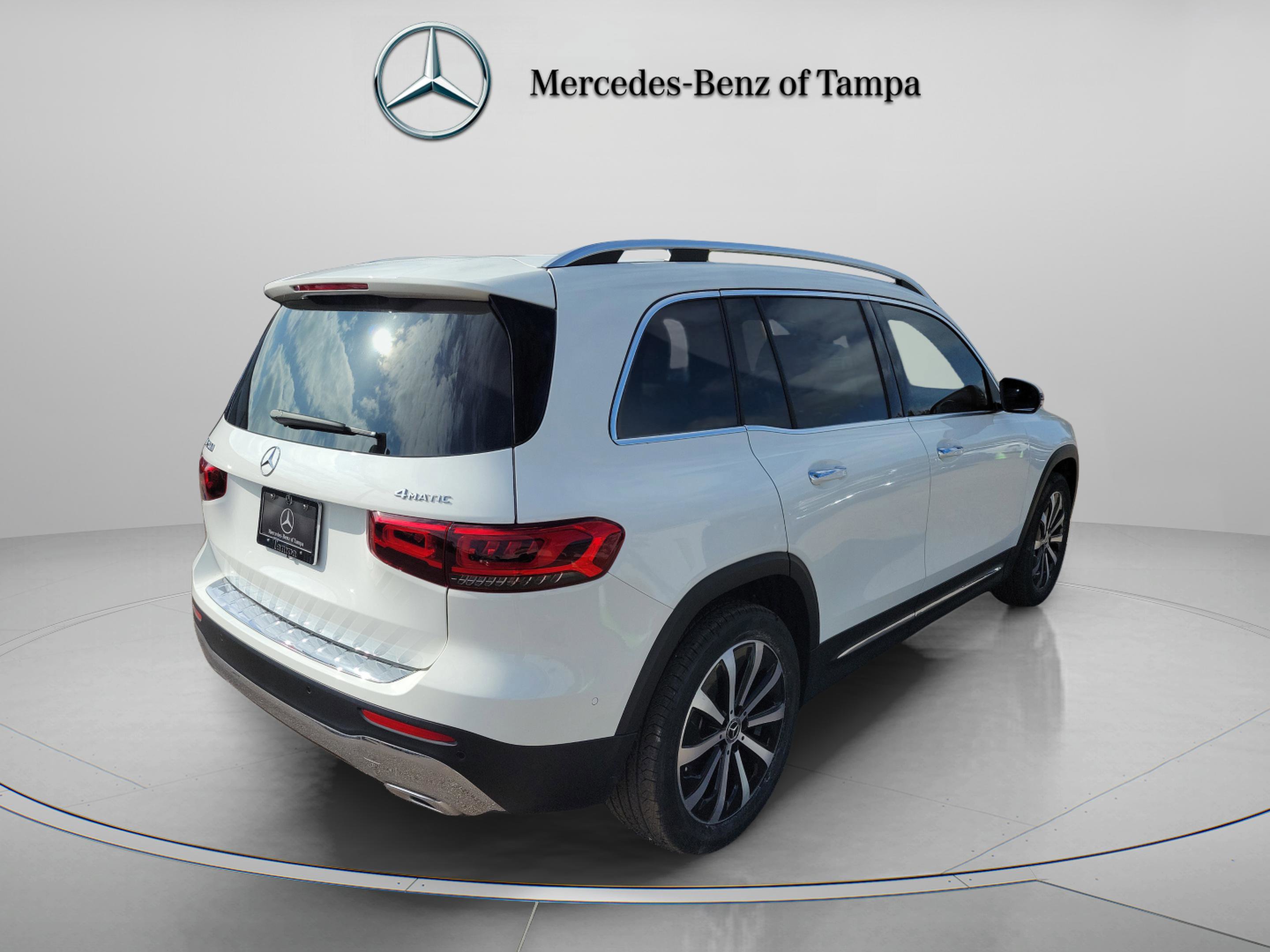 Used 2023 Mercedes-Benz GLB 250 4MATIC image 3