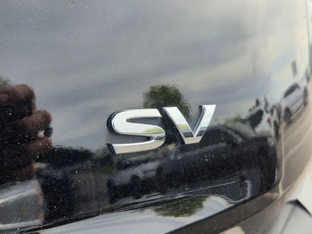 Used 2022 Nissan Rogue SV w/ SV Premium Package image 11