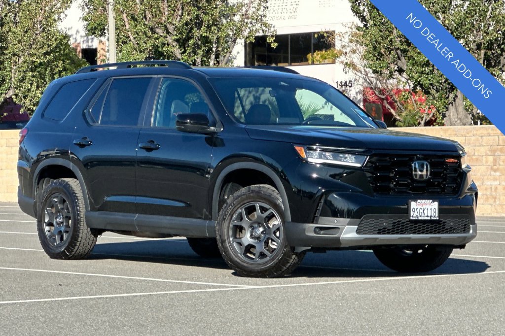 Certified 2025 Honda Pilot TrailSport image 2