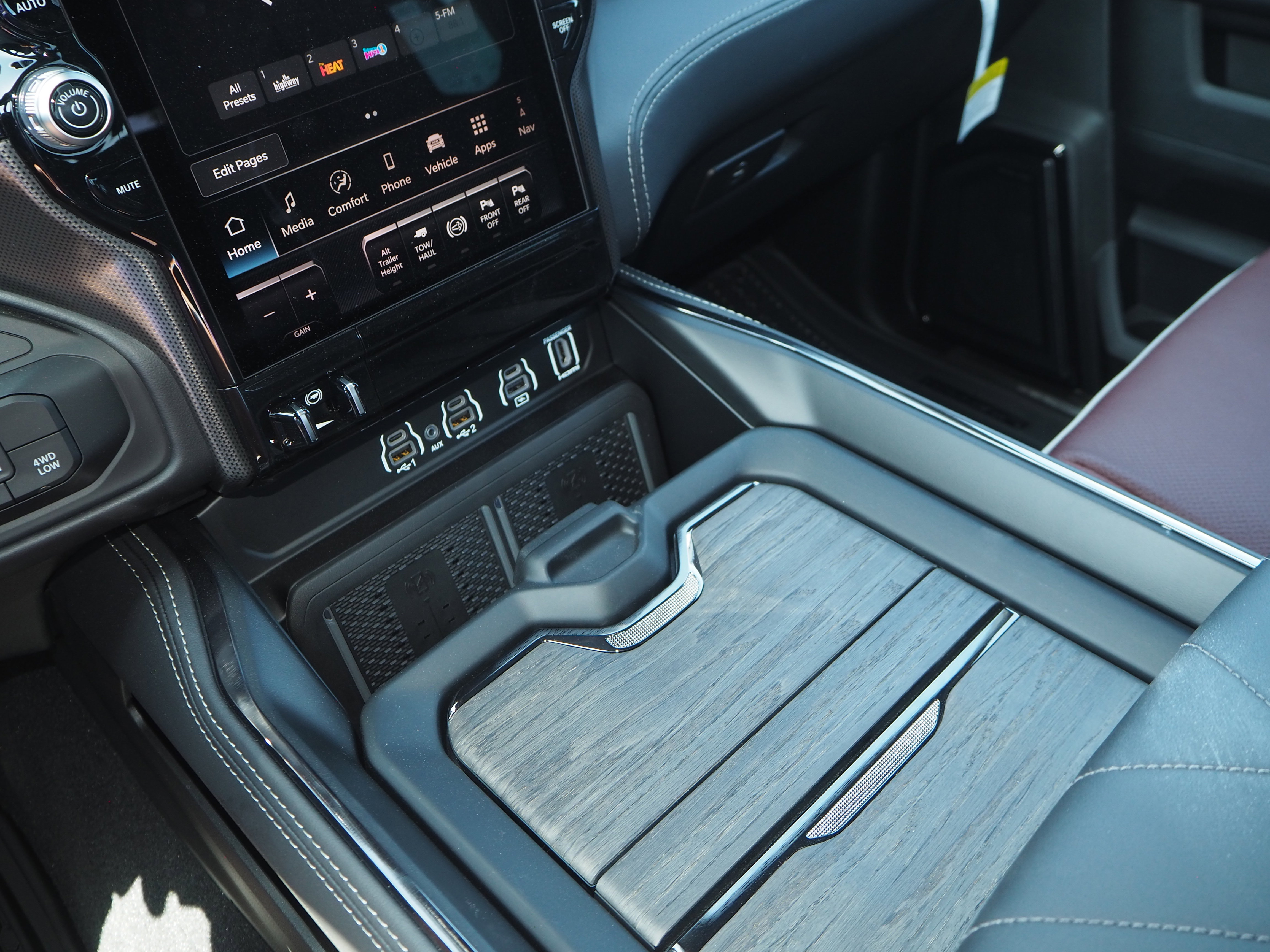 New 2025 RAM 2500 Limited AWD/4WD image 24