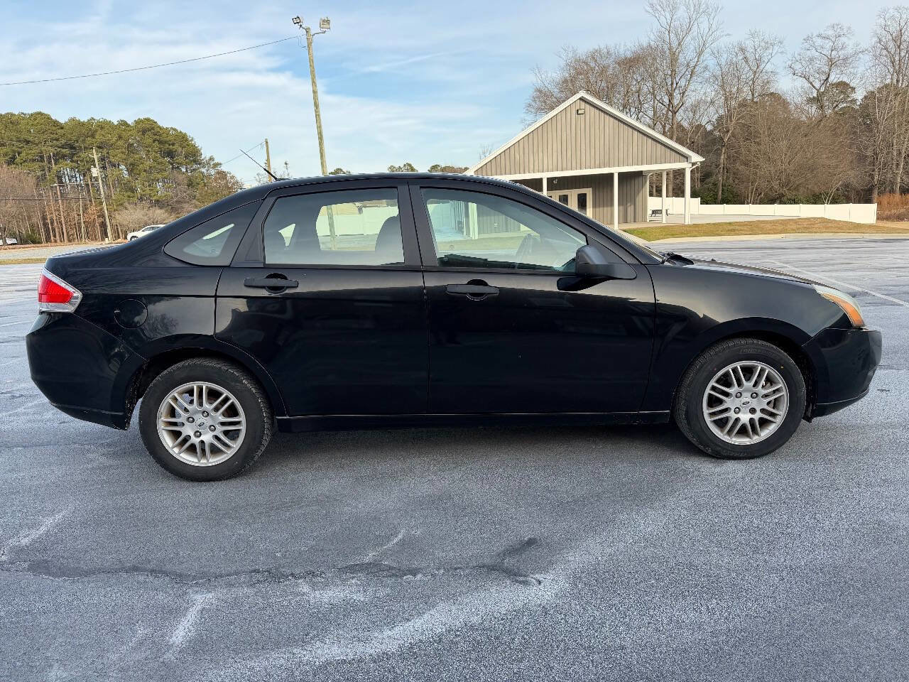 Used 2010 Ford Focus SE image 9