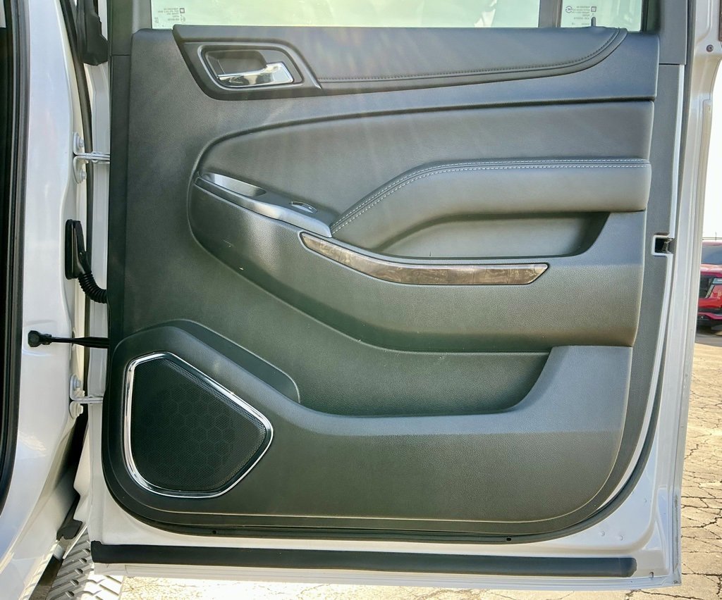 Used 2020 Chevrolet Suburban LT w/ Luxury Package image 25