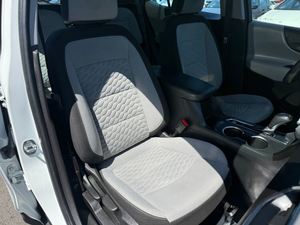 Used 2021 Chevrolet Equinox LS FWD image 28