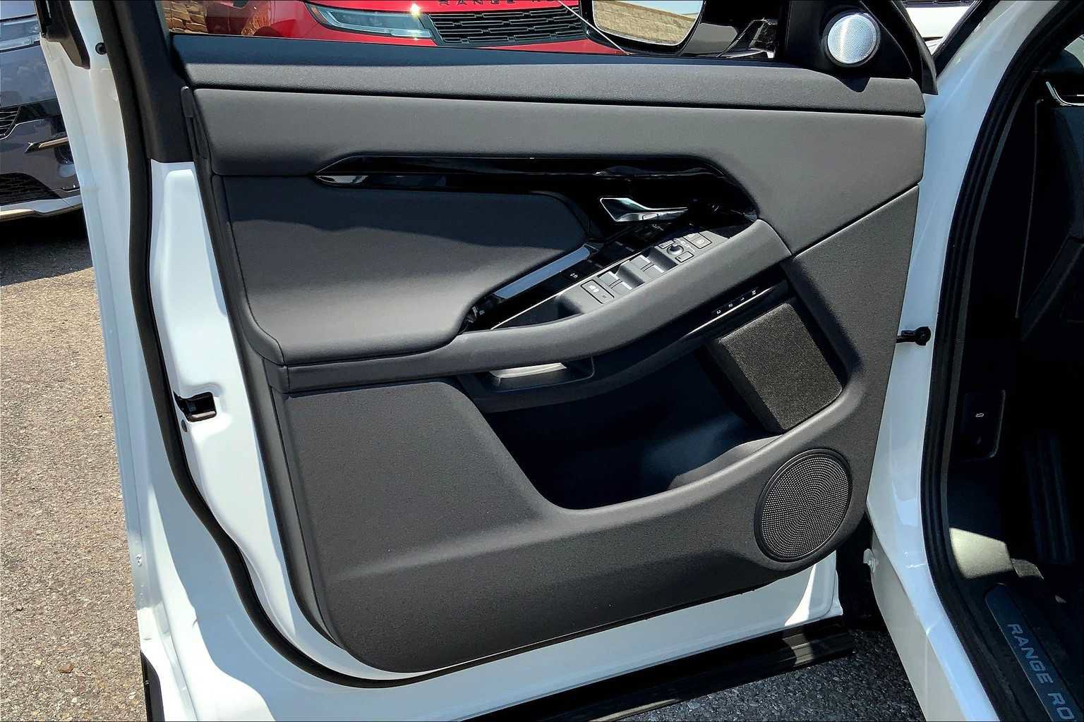 New 2026 Land Rover Range Rover Evoque Dynamic SE AWD/4WD image 10