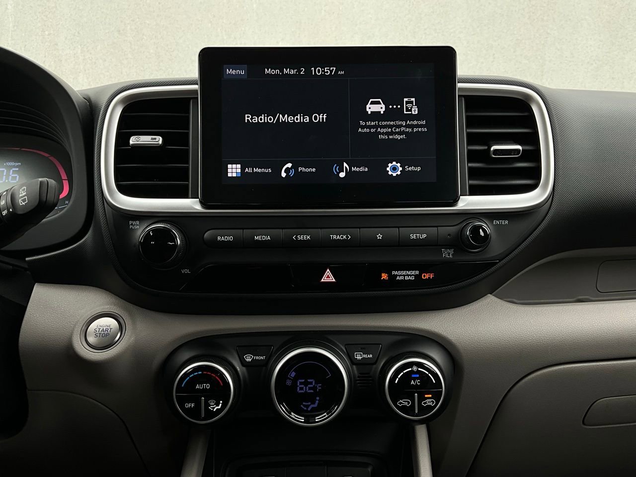 Used 2025 Hyundai Venue SEL image 25