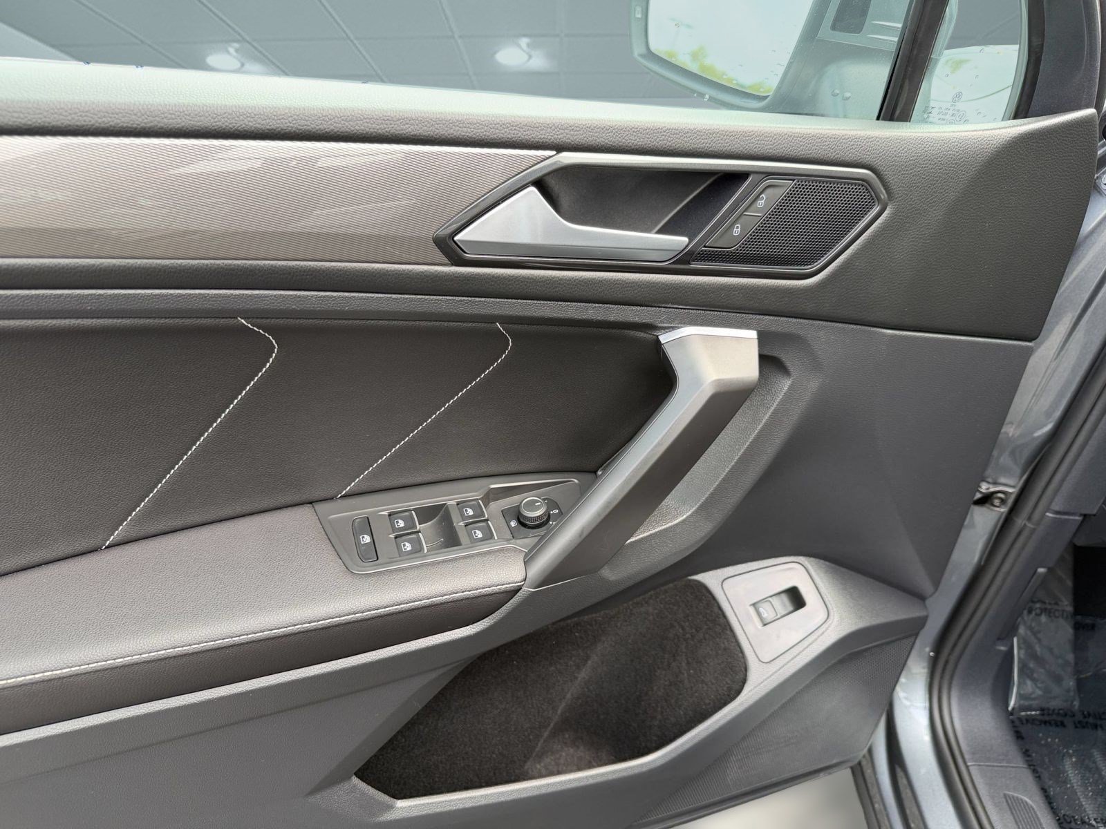 Used 2023 Volkswagen Tiguan SE FWD image 14