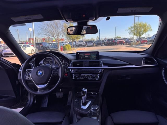 Used 2018 BMW 320i xDrive Sedan image 12