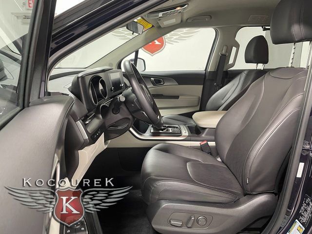 Used 2024 Kia Carnival LX image 11