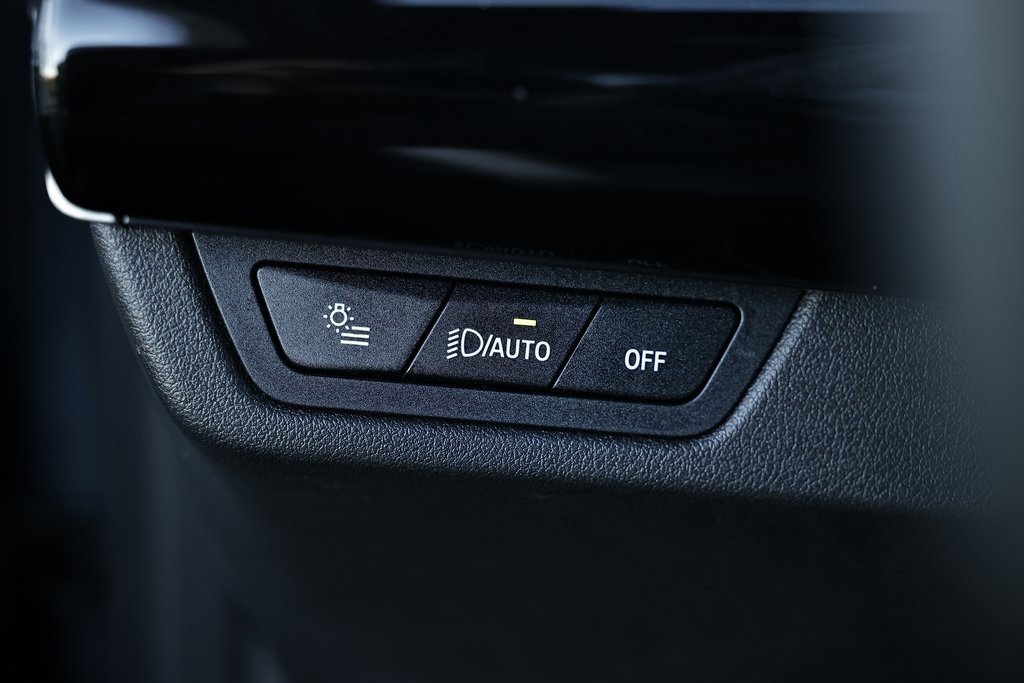 Certified 2025 BMW X2 xDrive28i w/ Technology Package image 19