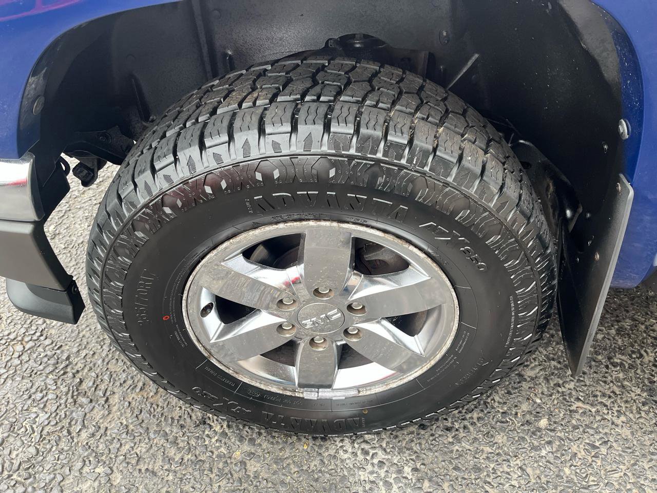 Used 2010 GMC Canyon SLE image 15