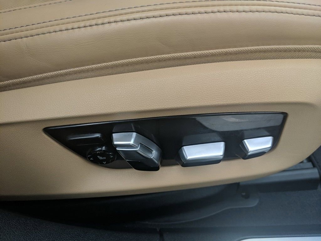 Used 2022 BMW 740i w/ Premium Package image 42